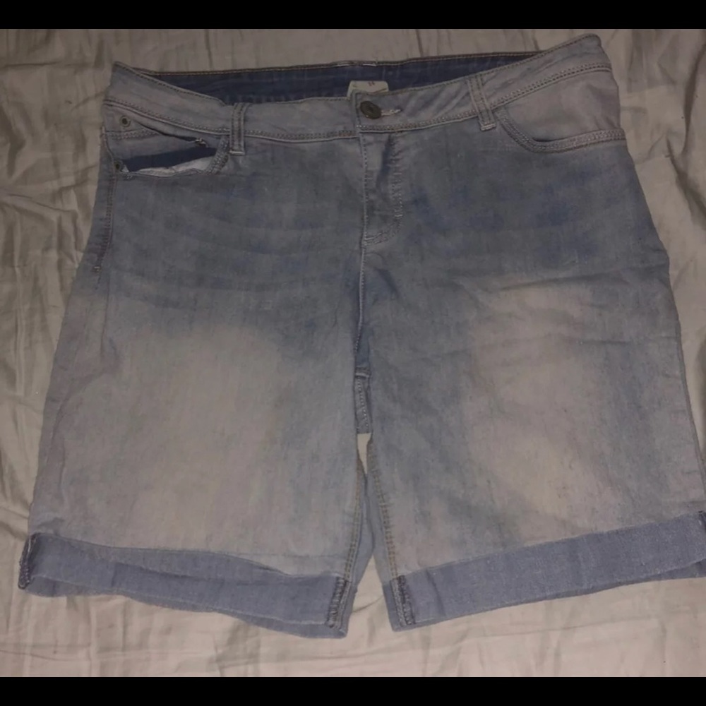 Jean Shorts (knee-length)